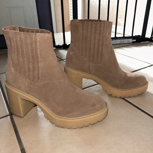 Dolce Vita Castor H2O Booties - Picture 4 of 5